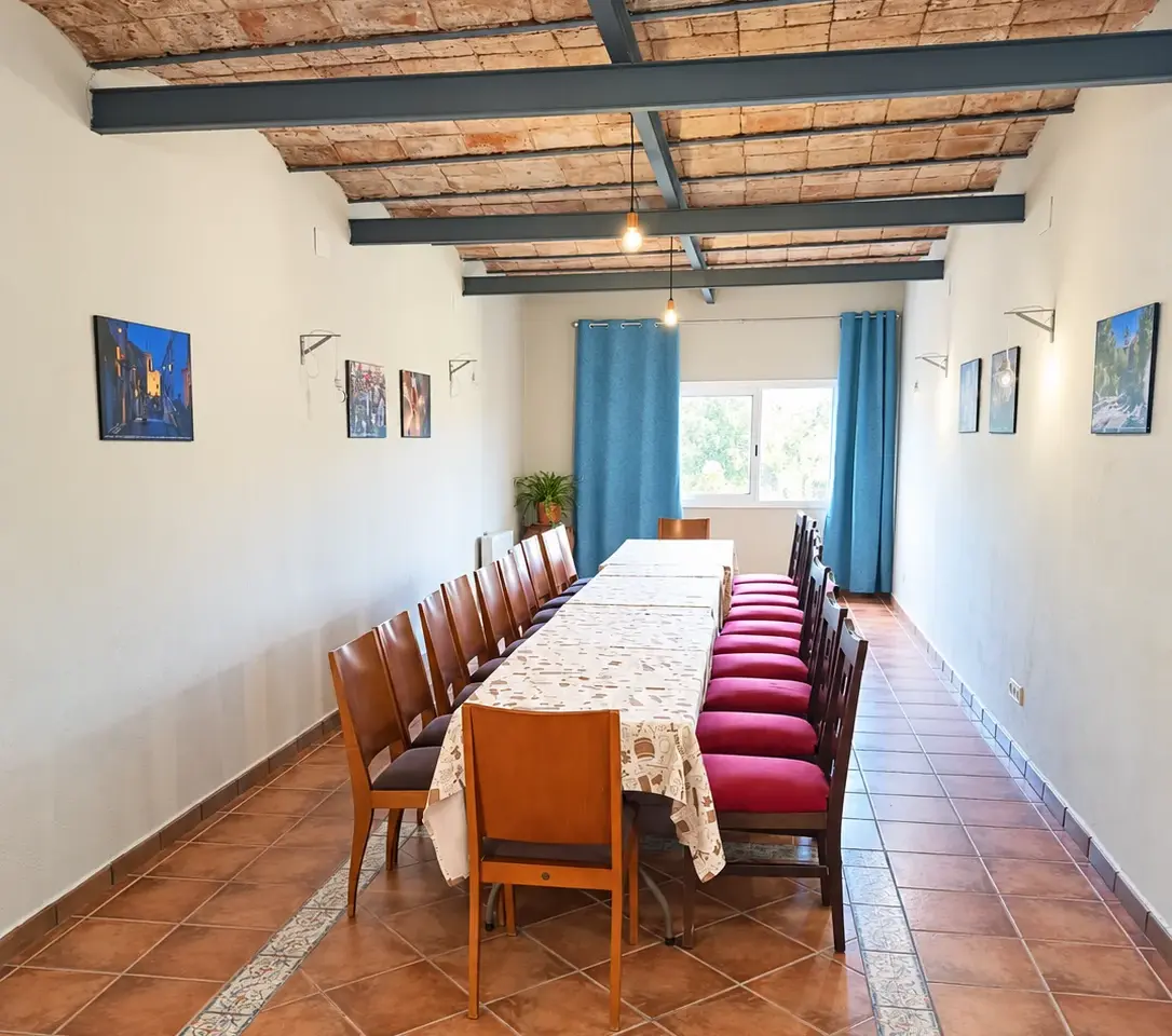 Sala Patum para reuniones y presentaciones de empresa – vista 1